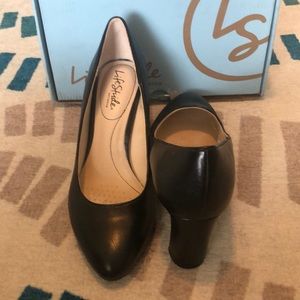 Comfortable black pumps by Life Stride